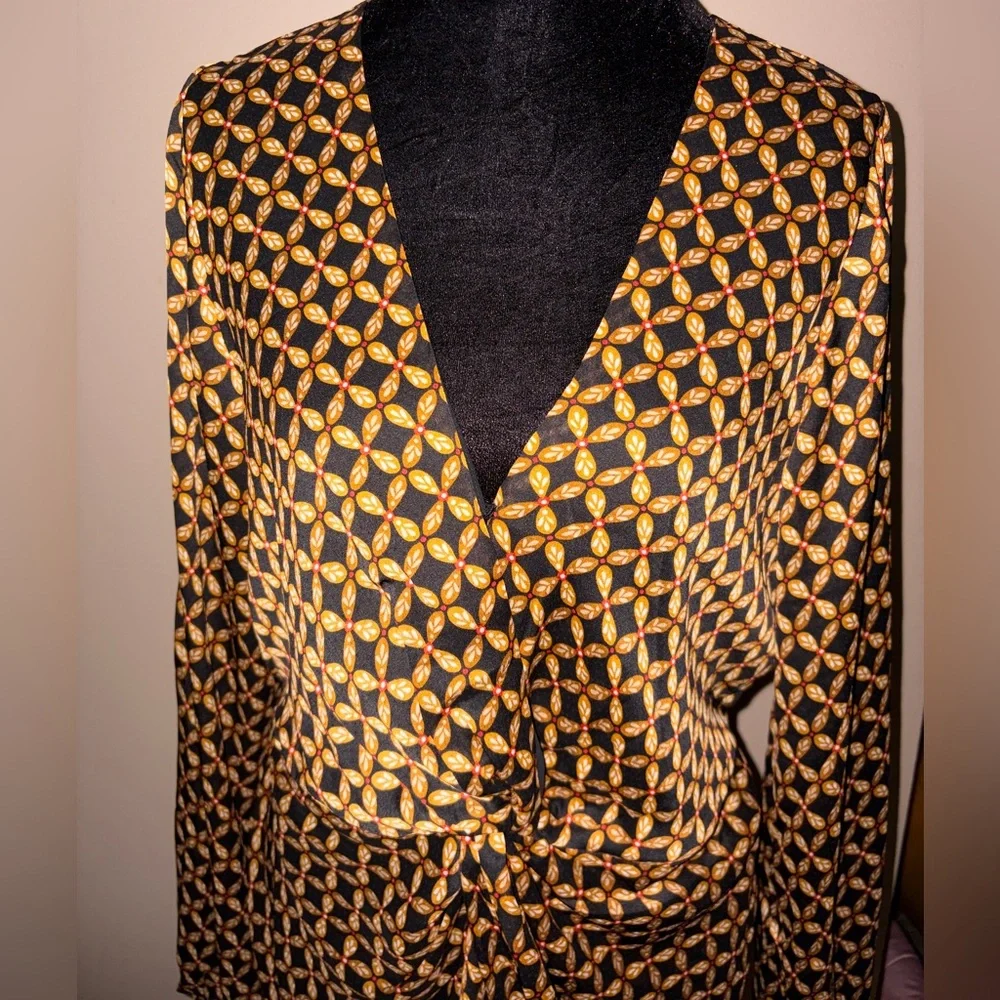 MINKPINK Black and Gold Geometric Mini Dress with cinched waistline NWT - Picture 3 of 7